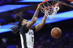 青春风暴！马刺本赛季三杀横扫快船 此前2次各赢4分今日净胜19分