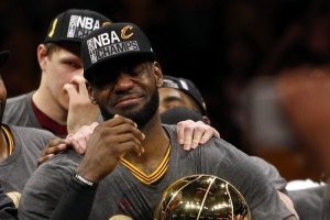 詹姆斯：生涯首冠更让我如释重负 回骑士是因我想为家乡夺冠