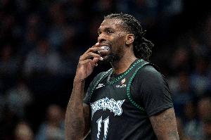 攻防稳定难救主！纳兹·里德16中6&三分9中4拿到19分6板3助2帽