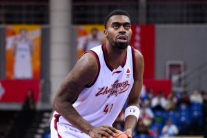 真是能抢！达卡里·约翰逊砍18分16板5助 10前场板比辽宁全队都多