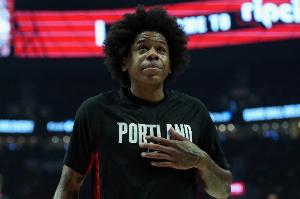 关键时刻瞎打！库克14中3低效拿到8分6板6助3断 3失误5犯规