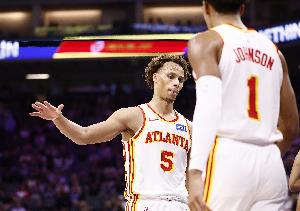 全民皆兵！老鹰全队七人得分上双 37次助攻轰下141分