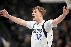 弗拉格新秀赛季3次砍下40+ 76-77赛季至今第三人 比肩乔丹&艾弗森