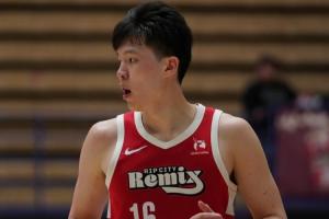 降维打击！杨瀚森侵略拉满屡献精彩进球 半场10中7拿16分2板1帽