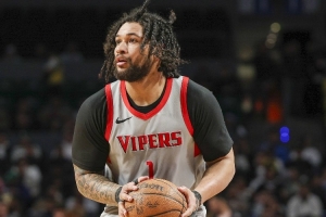 塞拉斯爱将！戴申·尼克斯25中10空砍35分10板8助 三分6中0