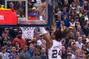 传得很到位！文班亚马速推反击助飞瓦塞尔空接暴扣 马刺领先4分