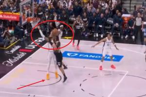 气急败坏？文班垫起脚劈头盖脸站帽瓦兰 后者反抢将其犯规撂倒