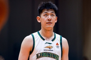 小将逞威！张陈治锋10中9砍18分5板&各种暴扣 李虎翼拿10分5板