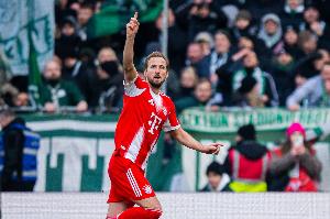 记者：凯恩上周末仍单独训练，拜仁对他首发出战皇马抱乐观态度