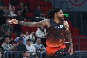 媒体人：山东在低谷的爆发力还是可以的 球队缺乏强点但很团结