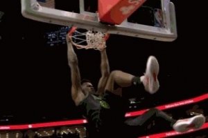 赛季新高！米西断球反击晃过防守双手炸扣踢飞篮球