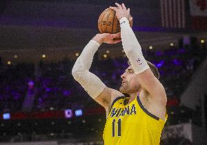 名不见经传！斯劳森&米卡·波特半场合计12中9拿下28分11板4助