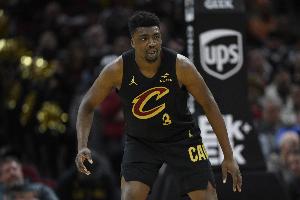 顶得不错！托马斯·布莱恩特9中6&三分4中2贡献14分10板2助