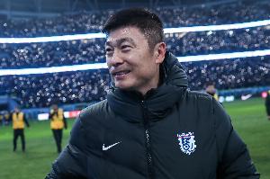 足球报：连克海港、泰山，大连英博大有脱胎换骨之势