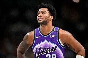 得分还是可以！森萨博19中11得34分 三分10中6&两度单节得分上双