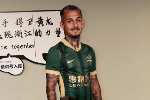 米特里策妻子社媒晒照支持丈夫：永远支持我们的英雄