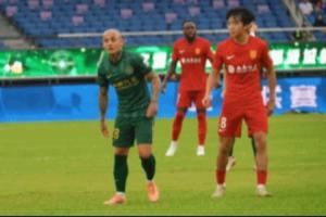 浙江发布比赛日视频，上半场李镇全疑似辱骂米特里策