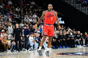 状态不错！伦纳德半场9中5拿下15分3板1助 首节独得13分