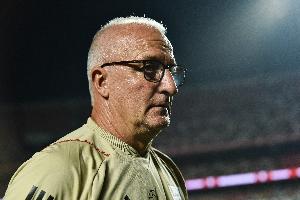 官方：科林蒂安主帅多里瓦尔下课，本赛季巴甲2胜4平4负