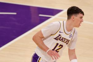 菜的抠脚！拉拉维亚36分钟11中3 最后时刻六犯自爆离场！