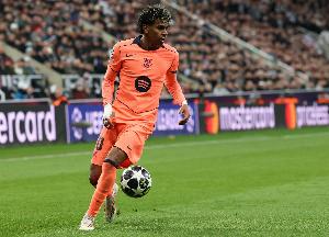 每体：拉菲尼亚缺席+莱万需轮换，亚马尔肩负起了更重的责任