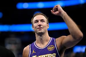 正负值+8全队最高！肯纳德不在场的6分50秒内 湖人净负14分