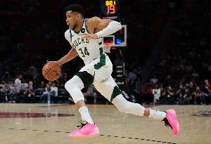 Shams：雄鹿曾认真考虑过热火报价 韦尔+希罗+球员+选秀权换字母