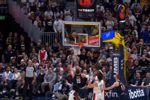 尽在掌握！约基奇出手后还有0.1秒 极限压哨命中帮助球队占据主动