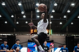 小托马斯现身宝岛指导年轻球员：让世界都进入这段慢慢打磨的过程