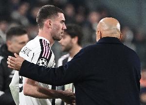 米体谈弗拉霍维奇、佩林伤势：小腿不适，初步判断不算特别严重