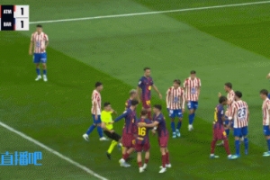 世体：莫利纳拍打费尔明面部，巴萨球员不满并向主裁判抗议