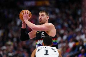 解说：关键时刻掘金阵容深度 还有大家都能支配球的优势非常明显