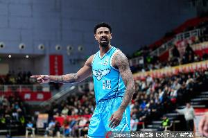 谁能挡我？米奇半场11中9&三分3中2 轰28分8板1助3断3帽打爆对手