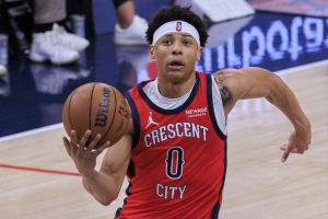 7号秀费尔斯最近4场场均27分4.5板5助1.8断 投篮命中率52.8%！