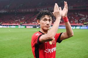 东体：海港取胜积分成功转正，王燊超绝杀球展现穆斯卡特战术要求