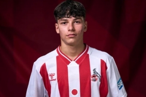 记者：尤文关注科隆16岁中场E·埃斯波西托，亚特兰大也有意