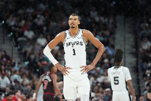 名记：文班亚马很在意获奖资格 这对马刺来说是一个优先事项