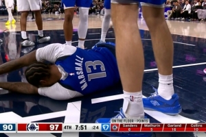 望无大碍！马绍尔防守被马瑟林冲击重摔在地 返回更衣室