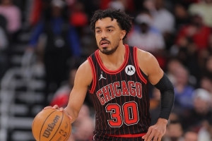 稳定主控！特雷·琼斯出战27分钟 15中8拿到20分2板9助