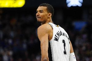 卡布：夏天训练时我主防文班 以后再也不想和他对位了