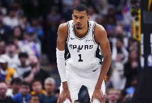 文班：今天如果不适就会把时间限制在20分钟内 若缺战掘金不意外