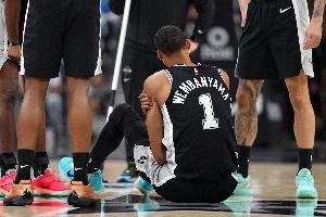 打满20分钟即可获得评奖资格！马刺官方：文班对阵独行侠复出！