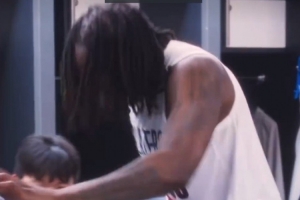 暂列西部第八!罗威拉着杨瀚森在更衣室跳舞 庆祝胜利