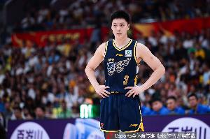 打成边缘人物！胡明轩替补18分钟1中0仅拿2分1板3助