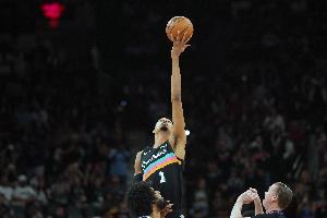 米奇谈文班不打：他肋骨还是有点酸痛 我们认为这个决定是合适的