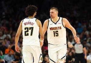 阿德尔曼：球队现在势头高涨 西部季后赛会很疯狂但我们感觉很好