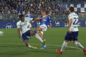 前裁判谈科莫点球：有先进科技还能犯下这样低级的错误，真是疯了