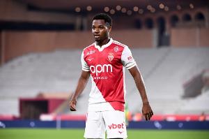 记者：摩纳哥不会为法蒂打破薪资结构，球员留队需大幅降薪