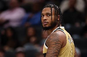 还有转机吗？惠特摩尔本赛季因血栓赛季报销 场均9.2分2.8板