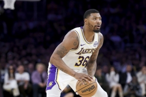 手感不佳但助攻很多！斯玛特10次助攻盘活全队 7中1另有5分2板1断